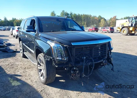 2017 Cadillac Escalade Luxury z USA, uszkodzony, nr VIN 1GYS4BKJ7HR351133